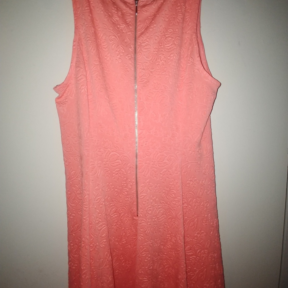 Dress - Picture 3 of 3